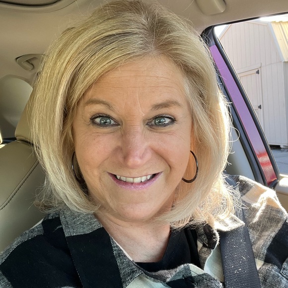 Meet your Posher, Deborah - Picture 1 of 1